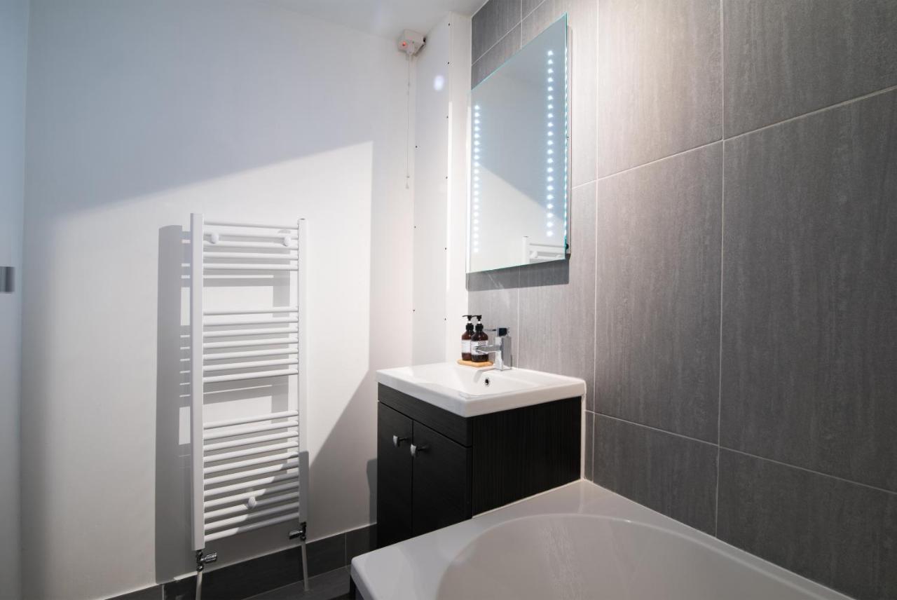 Immaculate 3 Bed House - Stunning Balcony Views Apartman Matlock  Kültér fotó