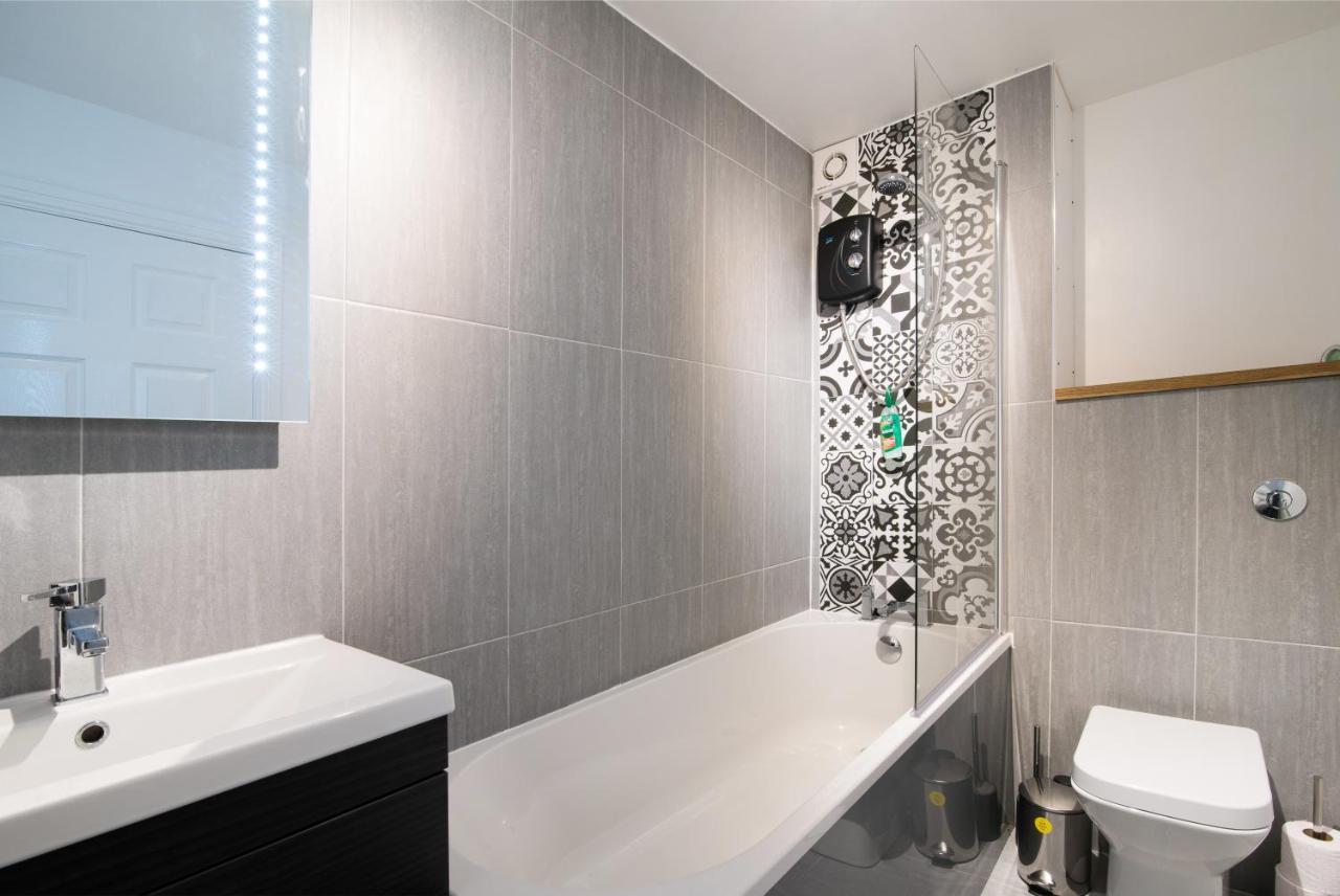 Immaculate 3 Bed House - Stunning Balcony Views Apartman Matlock  Kültér fotó